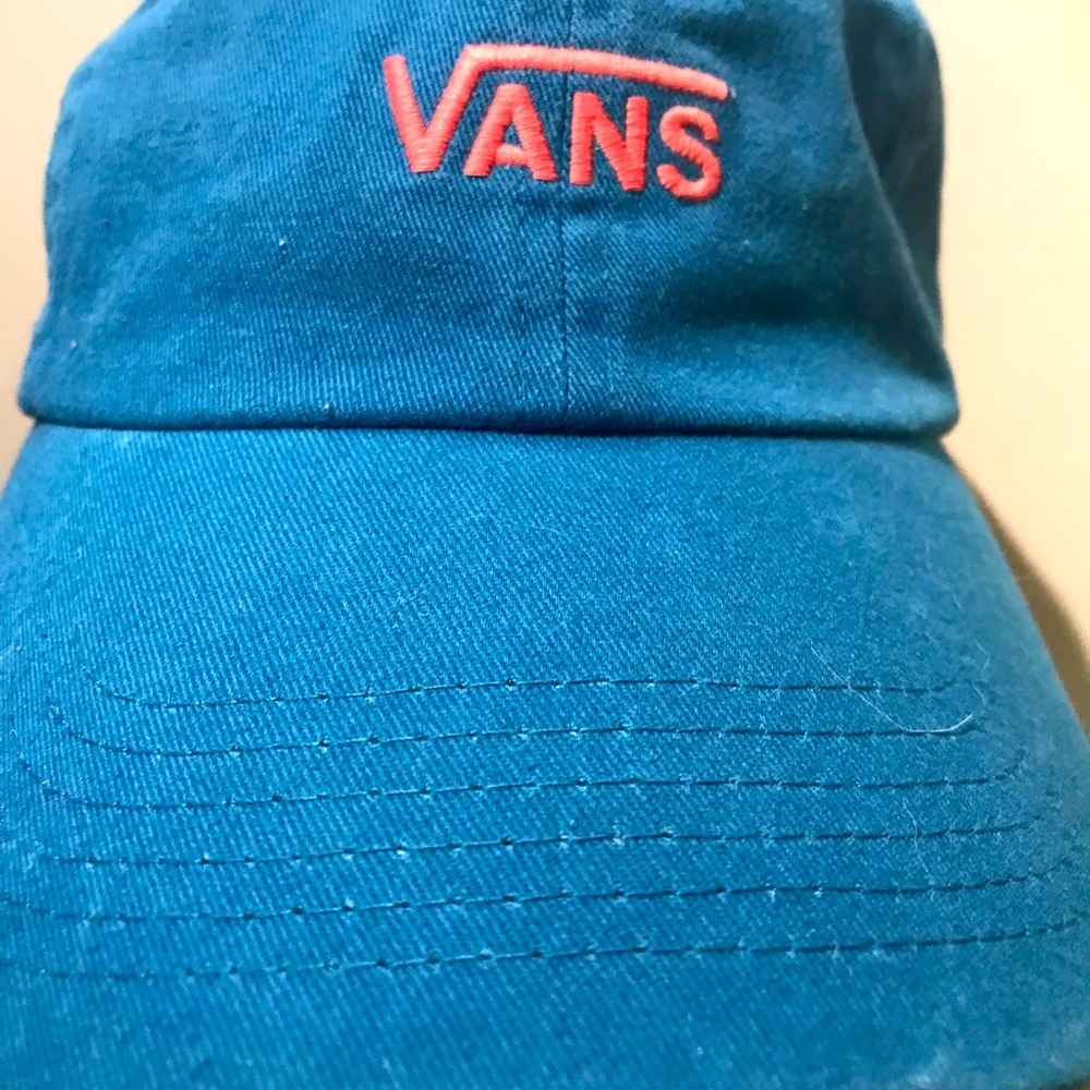 Vans baseball hat w/ pink logo